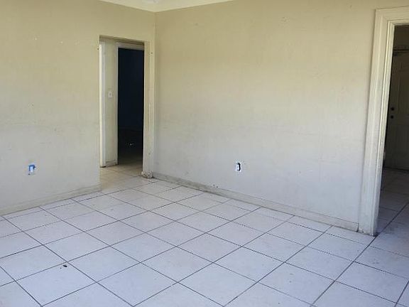 3rd image of 2752 NW 48th St