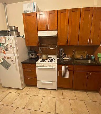 2nd image of 300 Harman St APT 2R