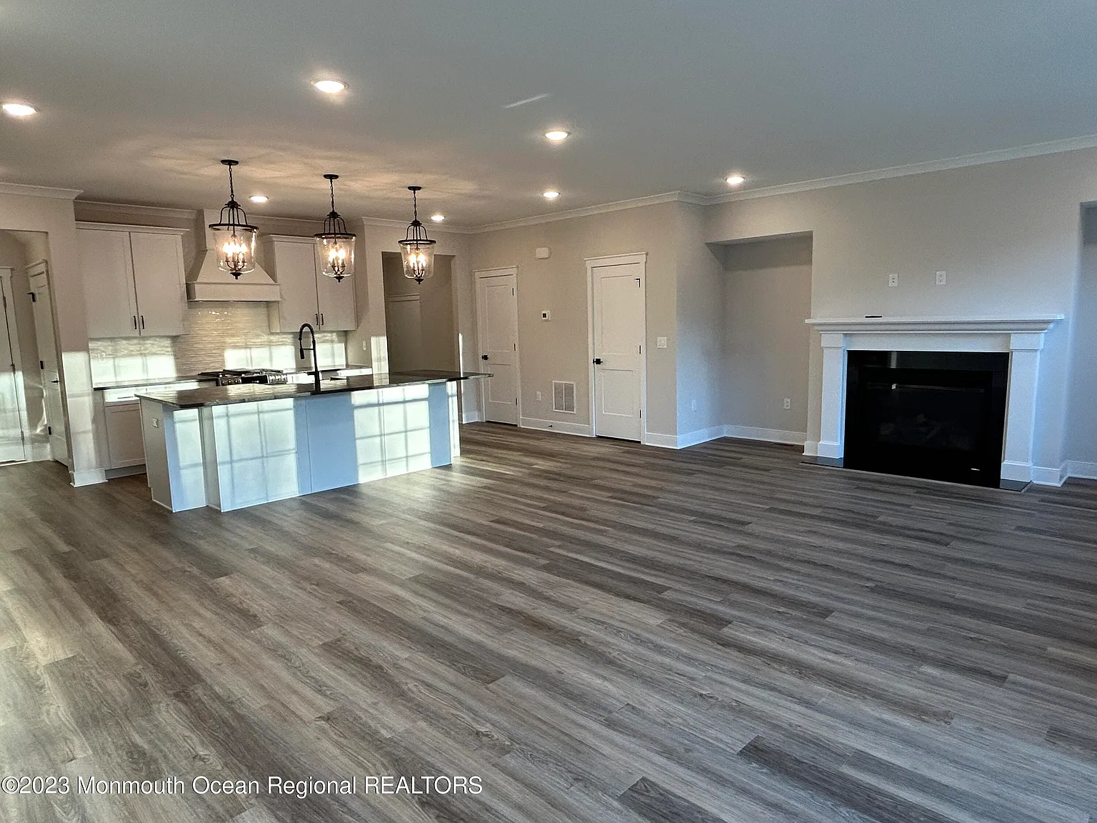 3 bed, 3.5 bath, 2346 sqft, $5,500 — Photo 3