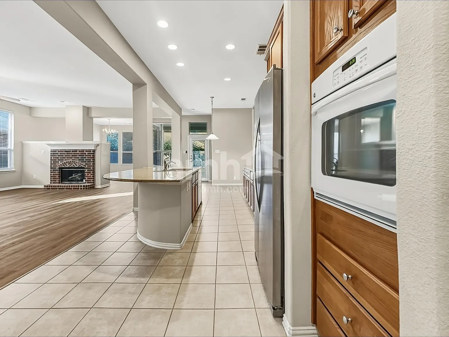 3 bed, 2.0 bath, 2122 sqft, $2,375 — Photo 4
