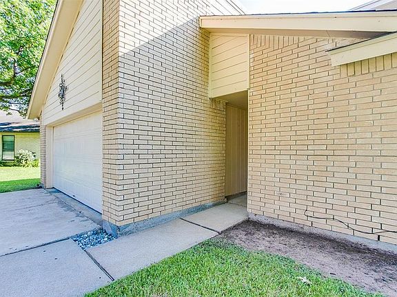 2nd image of 16807 Winnstream Ln