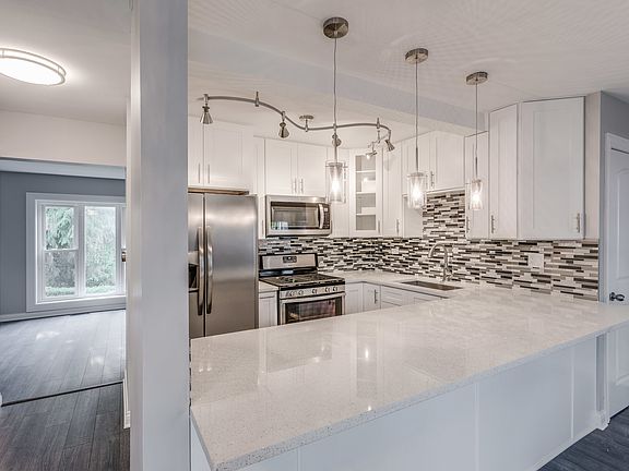 5th image of 1023 Ashton Ct
