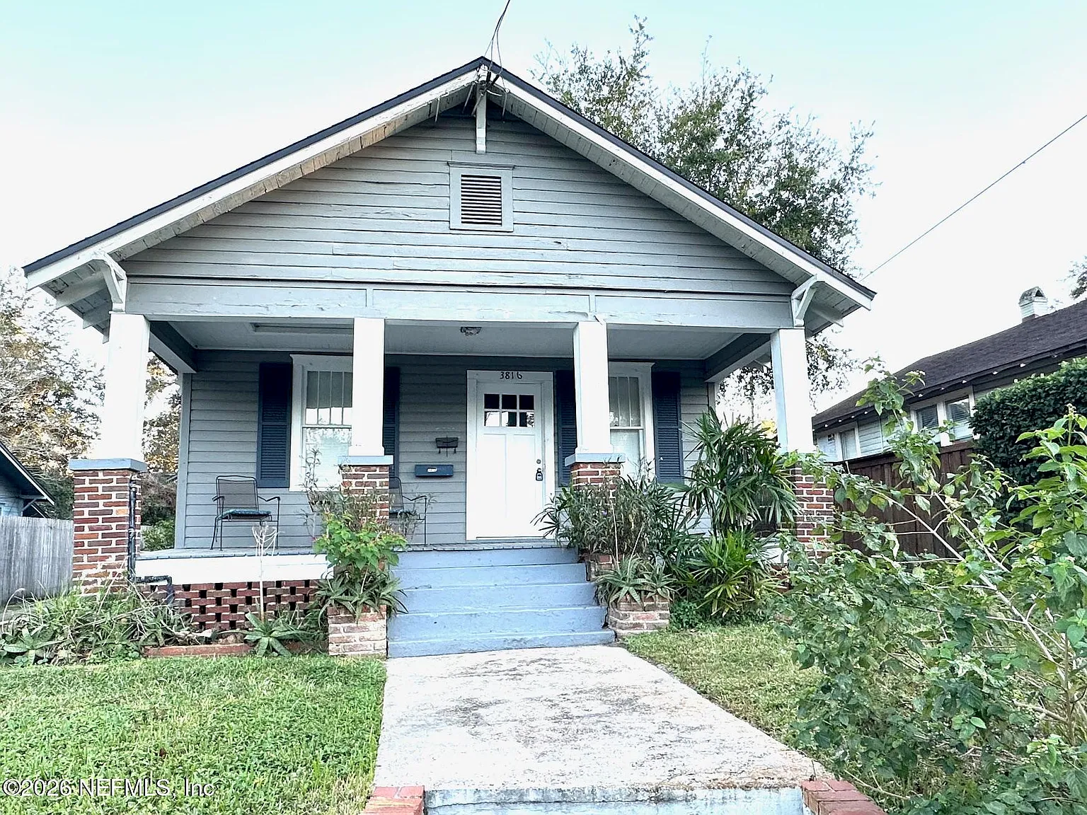 3 bed, 1.0 bath, 1056 sqft, $1,300 — Photo 1