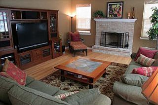 5th image of 98 E Benton Ct