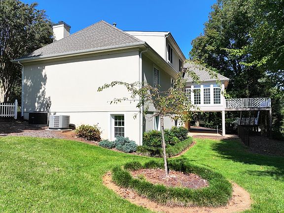 5th image of 4016 Bridgewood Dr