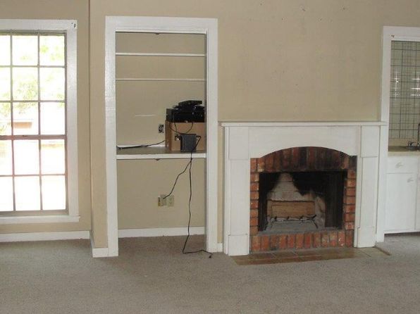 1013 Retreat St W, Pineville, LA 71360