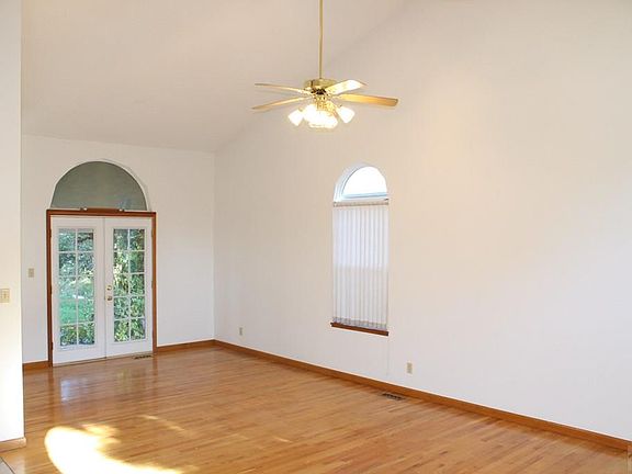 4th image of 33 Ironweed Dr