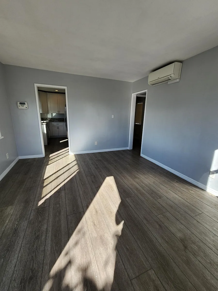 Living Room - 4213 Illinois St