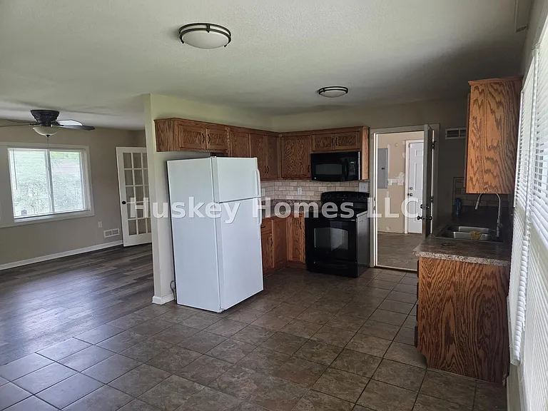 7300 E 109th St — Photo 5