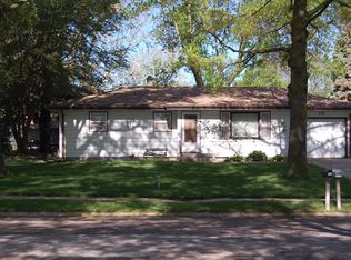 209 Meadow Dr, Gretna, NE 68028