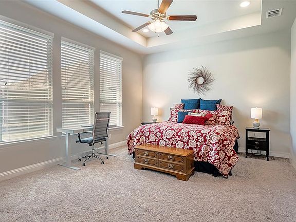 4th image of 989 Lazy Brooke Dr