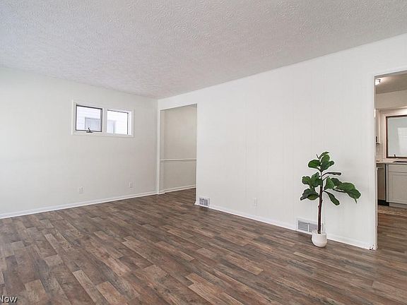 4th image of 760 Minota Ave