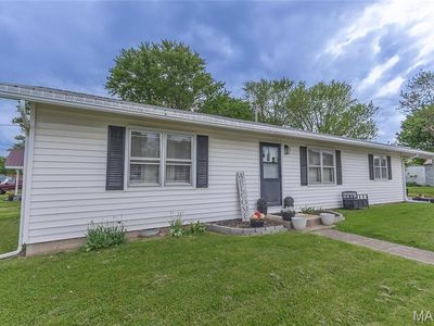 5 E Mae St, Bowling Green, MO, 63334