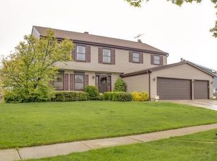 1066 Gloria Dr, Elk Grove Village, IL 60007