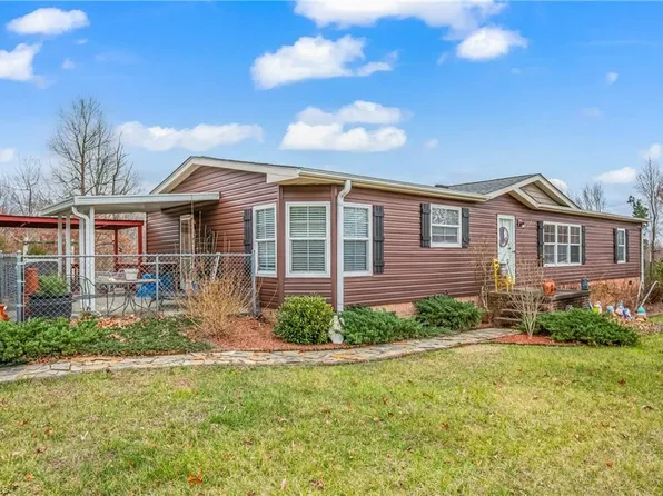 6851 Baux Mountain Rd, Germanton, NC 27019