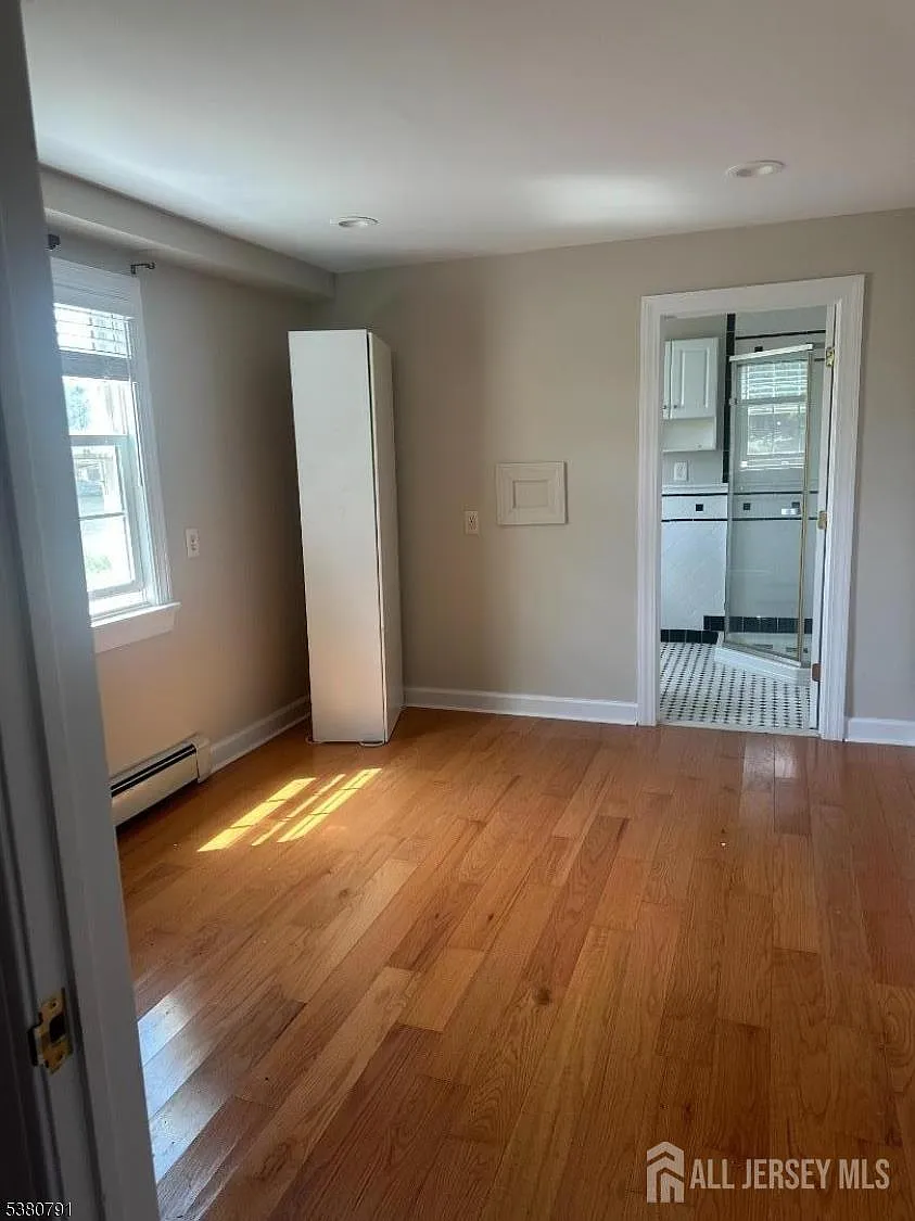 1 bed, 1.0 bath, $2,500 — Photo 3