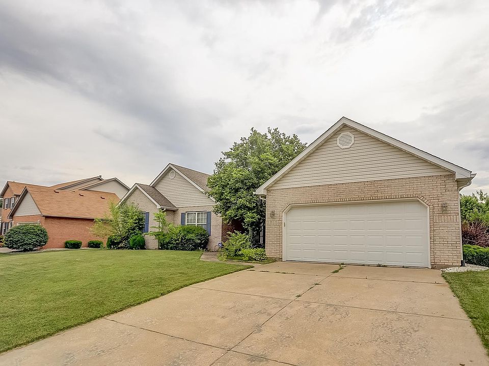 1st image of 202 Papillon Dr