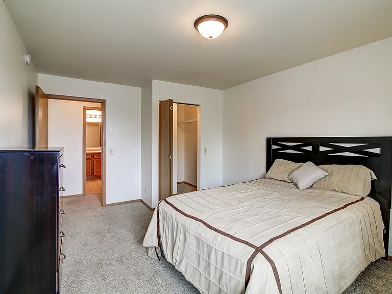 Dakota Point Apartments — Photo 26