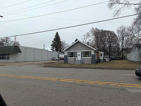 4th image of 2022 Henry St