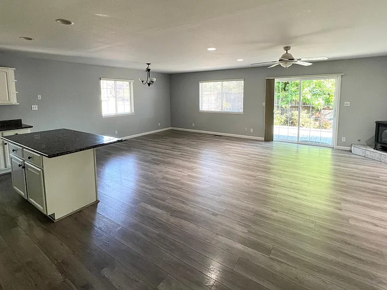 5297 Lone Pine Rd — Photo 7