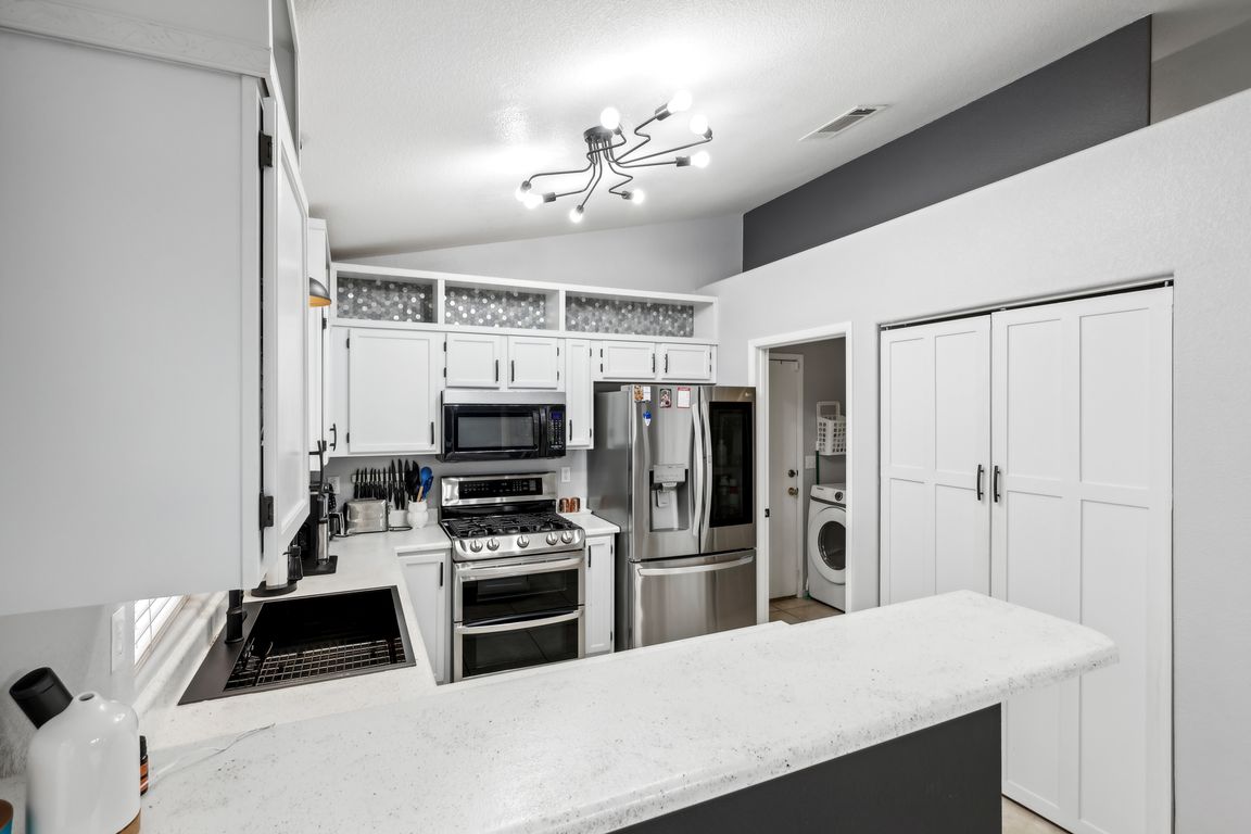 Jumpin Juniper Ave-011.jpg