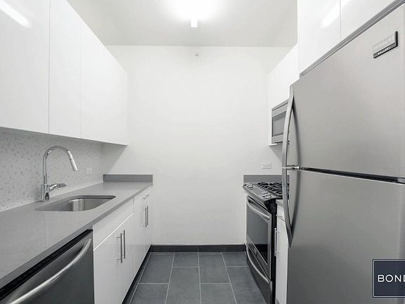 4th image of 33 Bond St APT 415