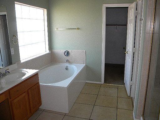 5th image of 4625 Summer Oaks Ln