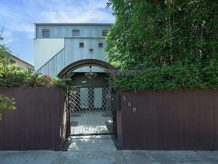 560 Westminster Ave #2 — Photo 24
