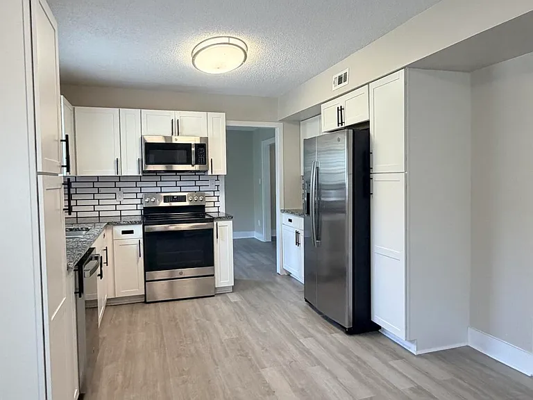 220 Branchwood Dr — Photo 7