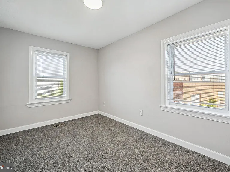1640 L St NE — Photo 13
