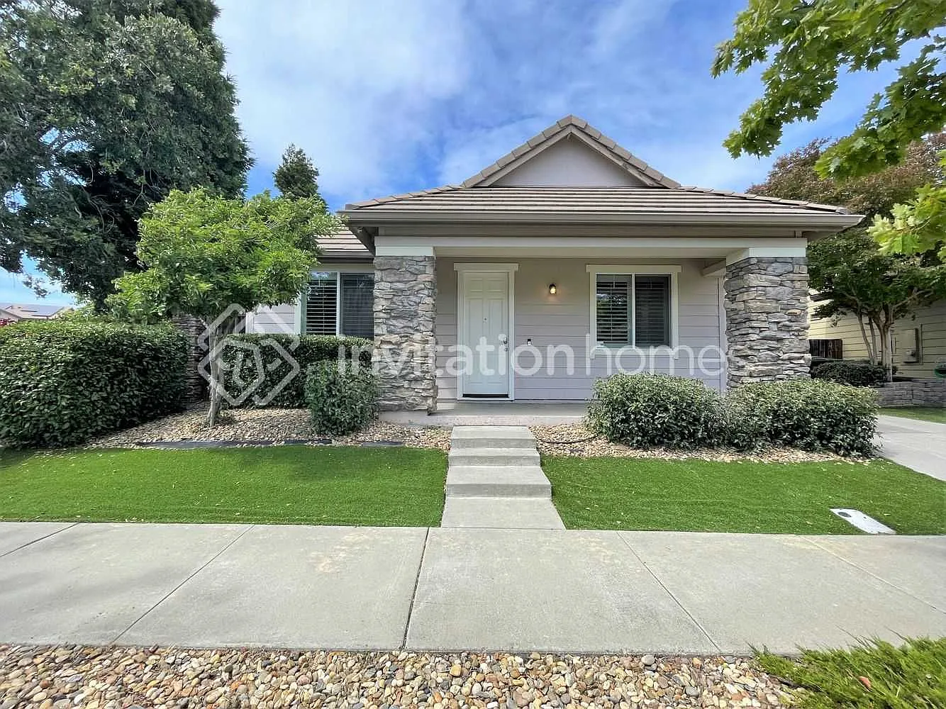 1520 Bailey Dr photo 1