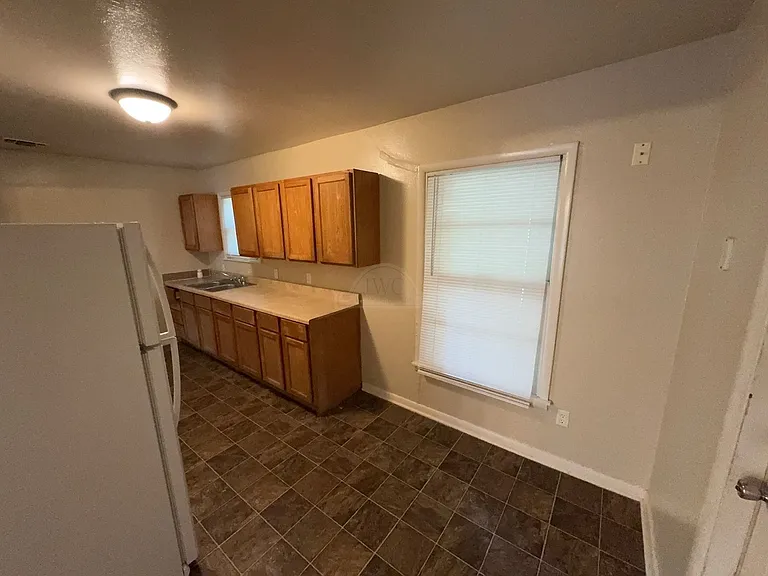 408 Allen St — Photo 7