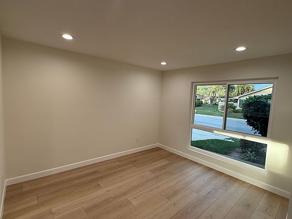 5th image of 28112 Village 28