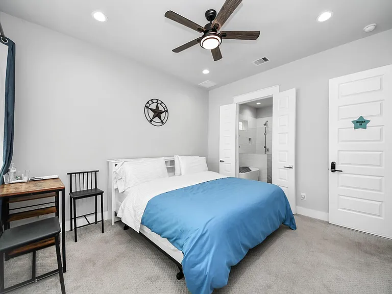 2116 Naomi St #C — Photo 24