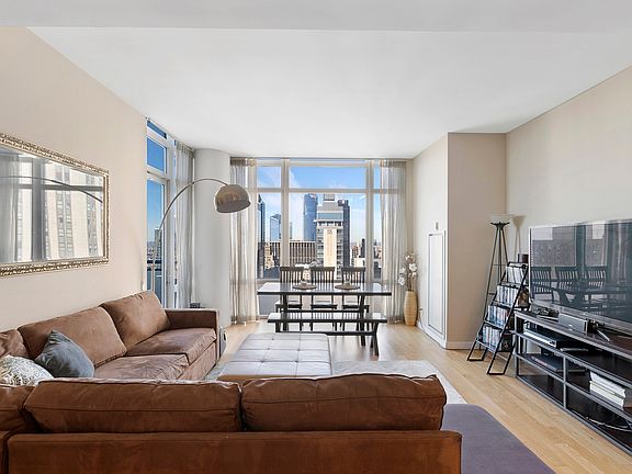 5th image of 325 5th Ave APT 42A