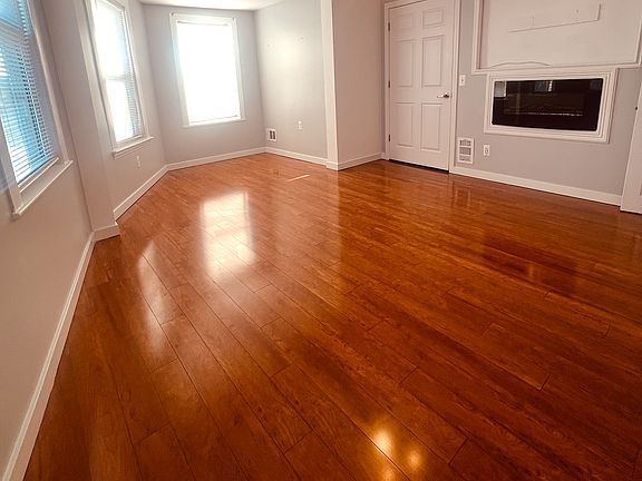 4th image of 52 Essex St #2