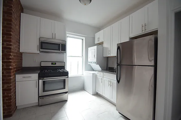 Rented by CITY SKYLINE REALTY INC | media 27