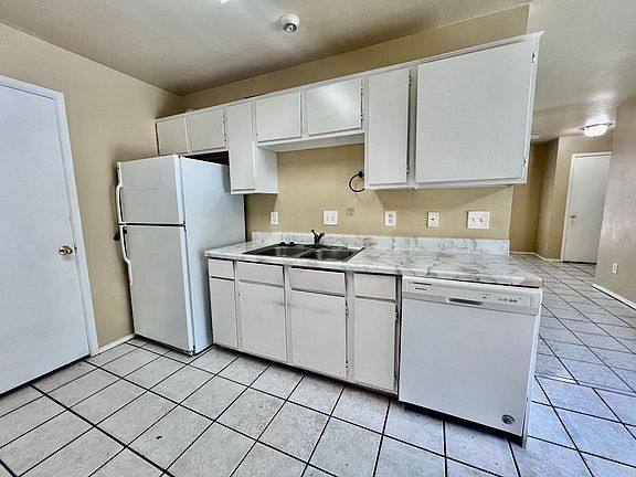 5th image of 900 Naomi Ln Unit B