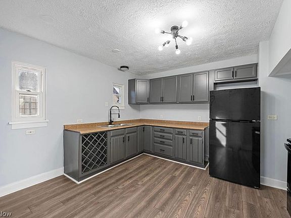 5th image of 876 Eloise Dr #2