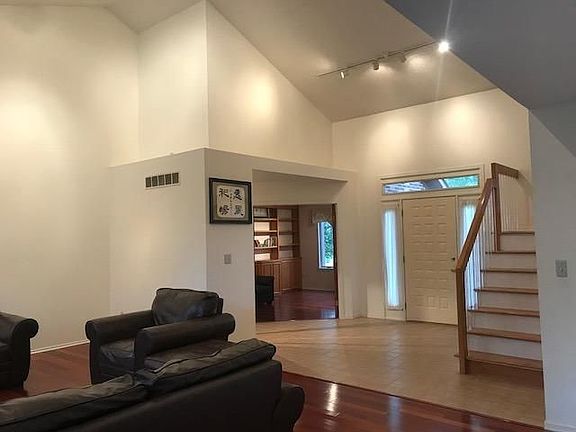 3rd image of 2408 Tamarack Ct