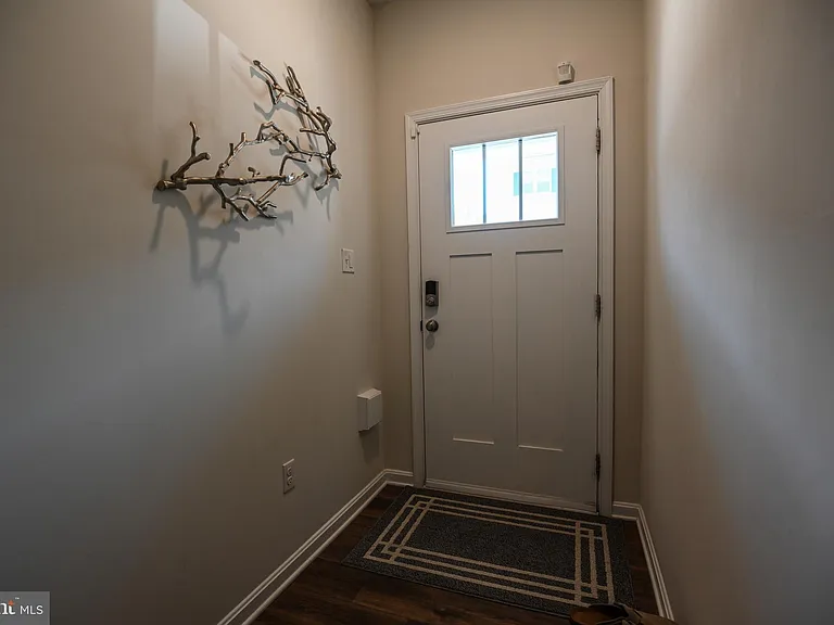 2047 Hinshaw Dr — Photo 6