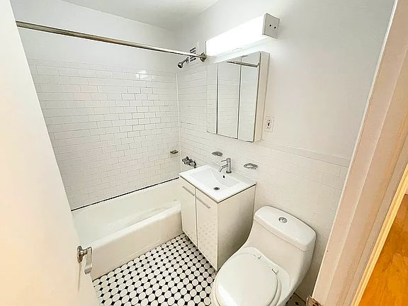 5th image of 301 W 130th St APT 4G