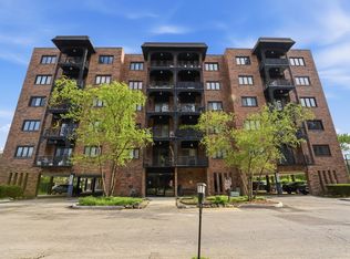 9331 Landings Ln Unit 204, Des Plaines, IL 60016