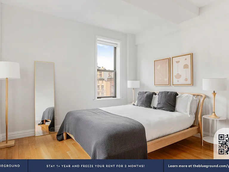 210 W 70th St #918 — Photo 17