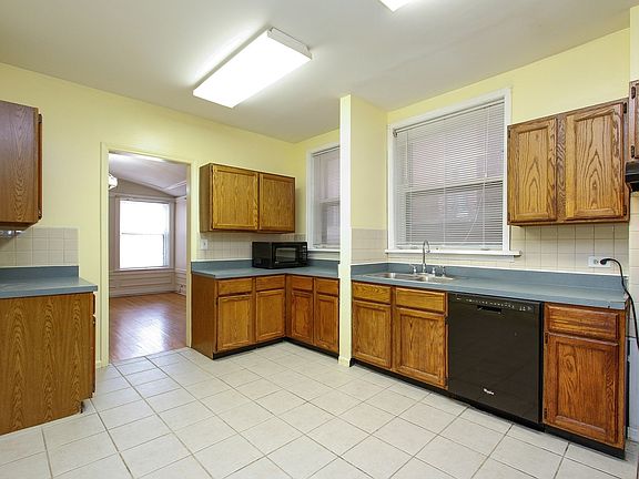 3rd image of 6815 S Crandon Ave #1