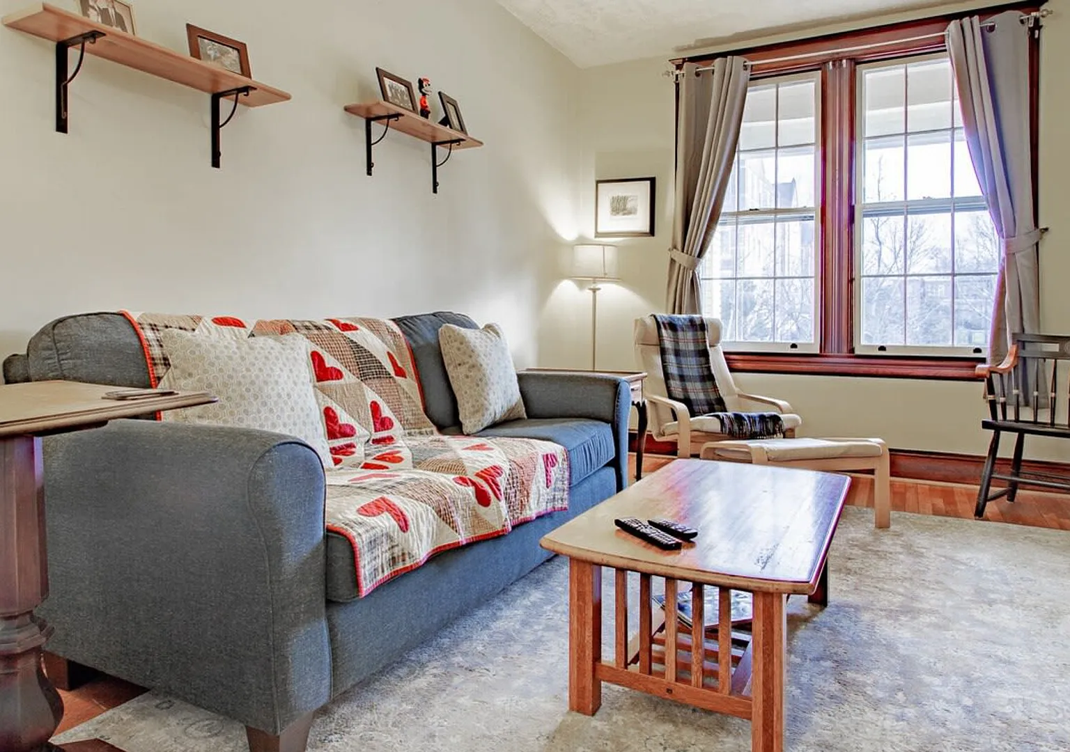The E St Retreat Lovely 3-BR Nestled between H St & Eastern Market — Photo 3
