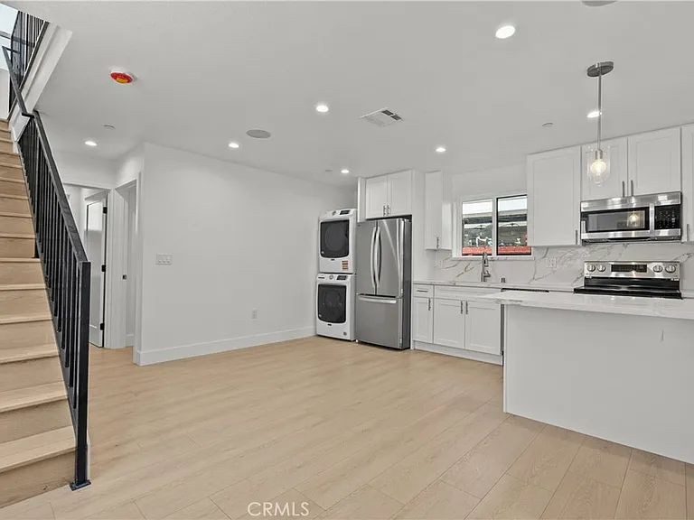 322 Leslie Way — Photo 1