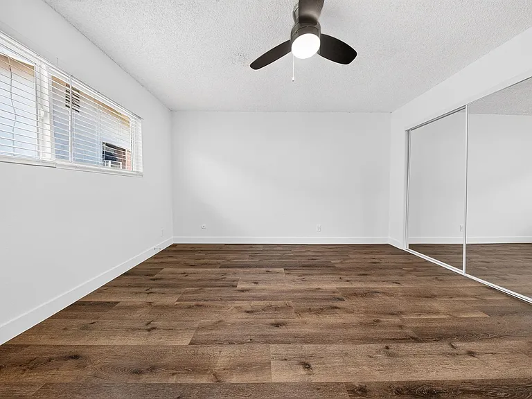 20353 Saticoy St — Photo 28
