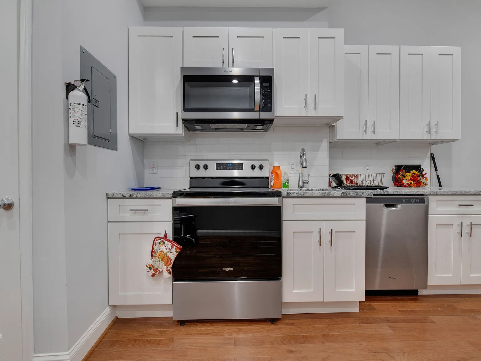 Furnished Apartment — Photo 2
