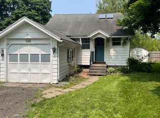 242 River Meadow Dr, Rochester, NY 14623